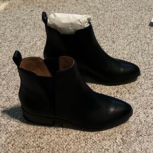 NWOT J. Crew Chelsea Boots